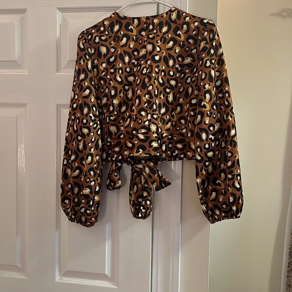 Express Leopard Crop Top - Picture 2 of 3